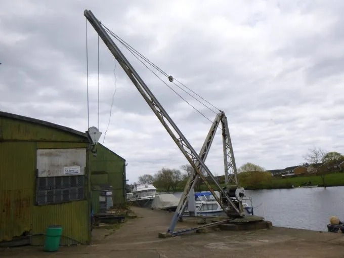 Small crane