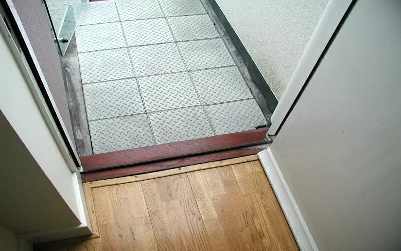 Defective details in floor