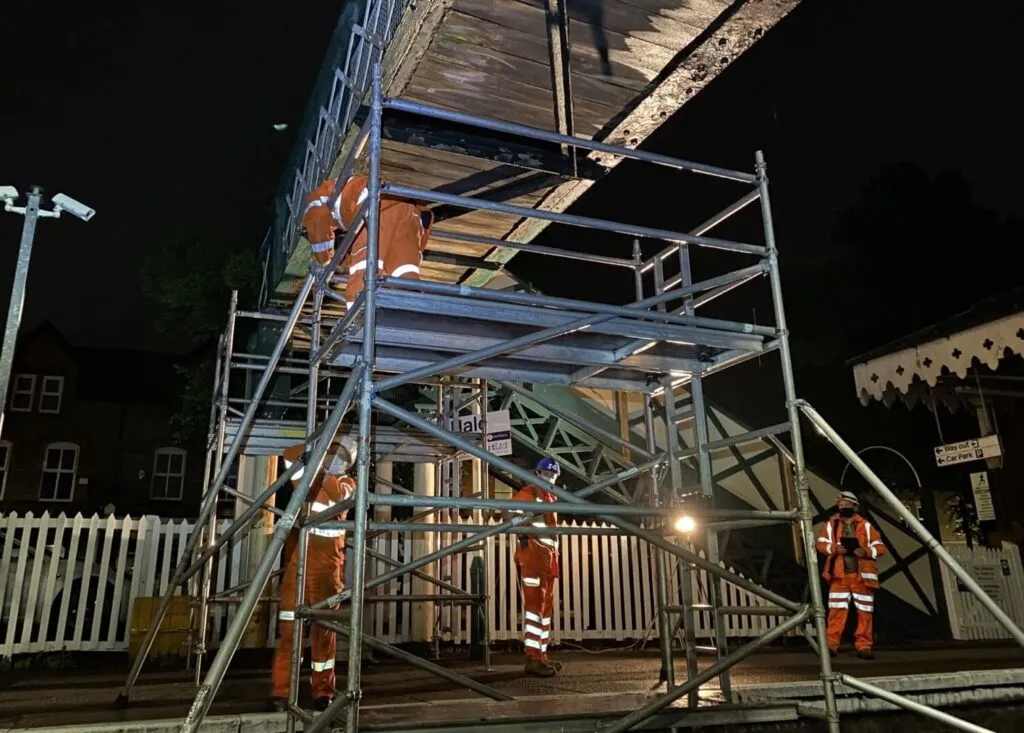 Scaffolding in the Night